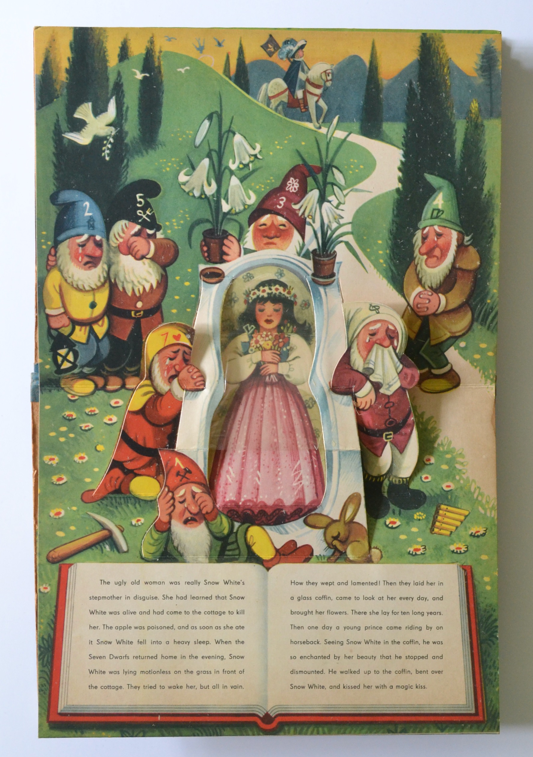 Snow White pop up book by Vojtech Kubasta - Illustrated-Books